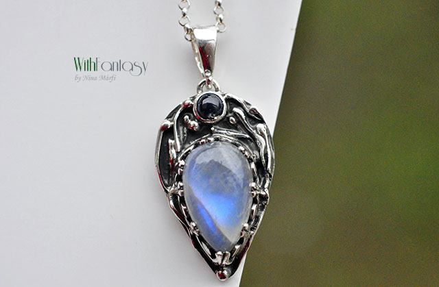 Noc w ogrodzie ( Kamień księżycowy i szafir)