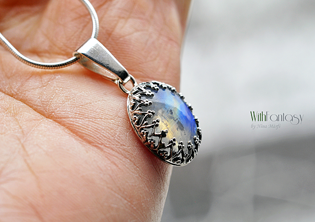 Royal holdkővel III - Image 3