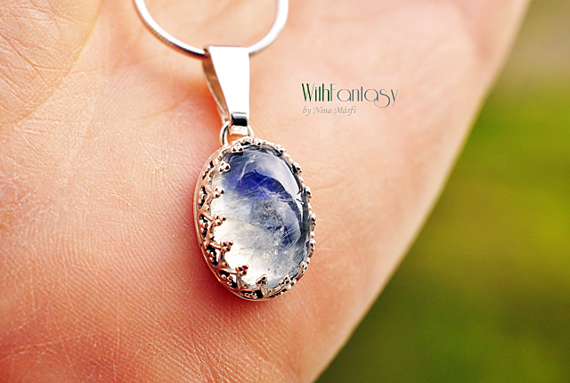 Royal holdkővel VII