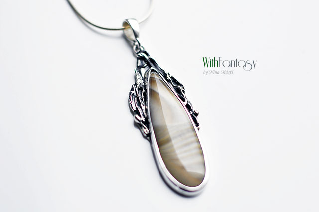 Éjszaka a kertben (csíkos kovakő)