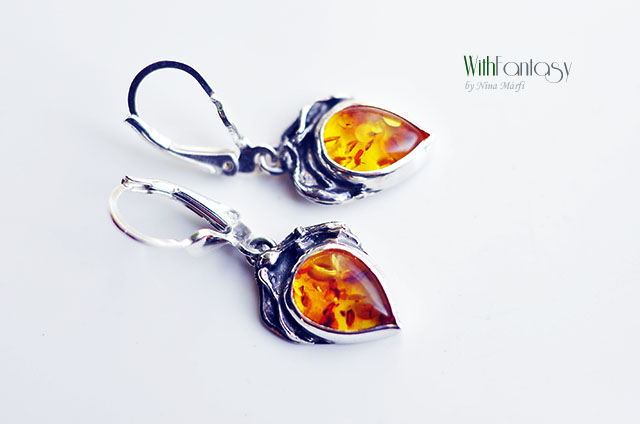 Éjszaka a kertben borostyánnal