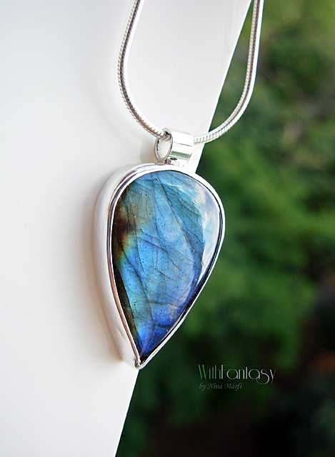 Minimalizmus labradorittal