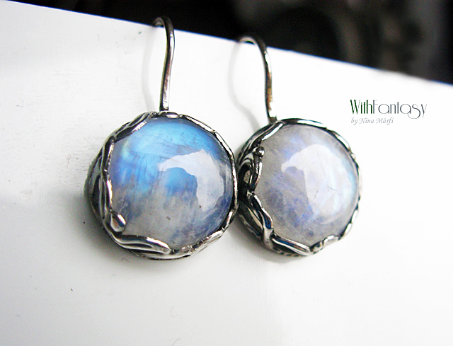 Moon In The ílace - Image 2