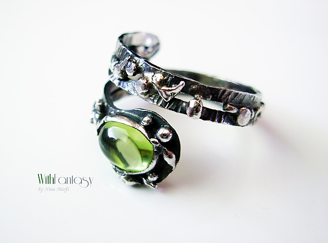 Twig with peridot - Image 2