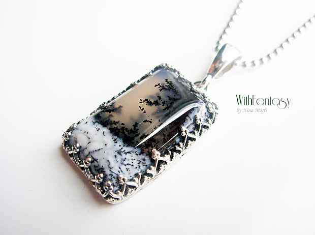 In the mist (pendant)