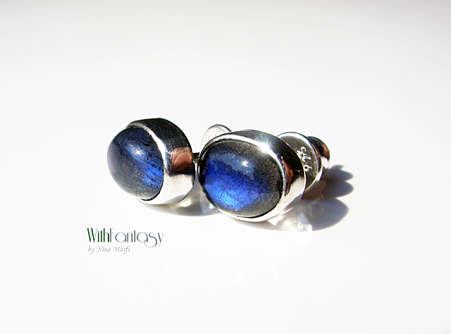 Tiny with labradorit