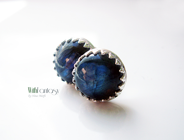 Tiny with labradorit