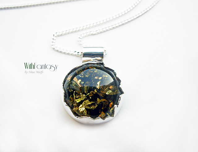 Minimalism with green amber