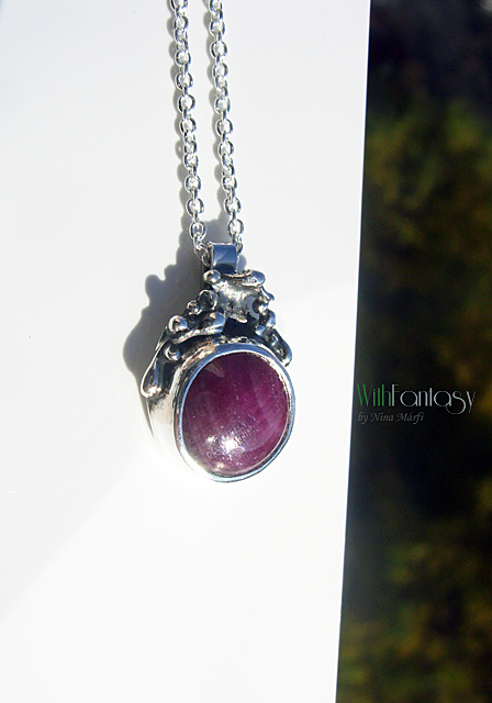 Night and roses (nyaklánc)