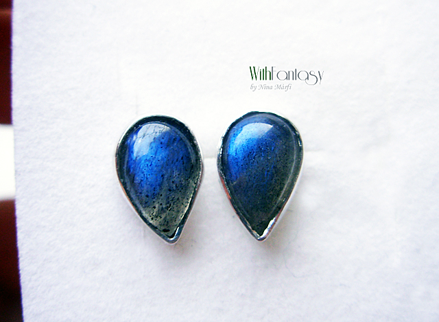 Tiny with labradorit