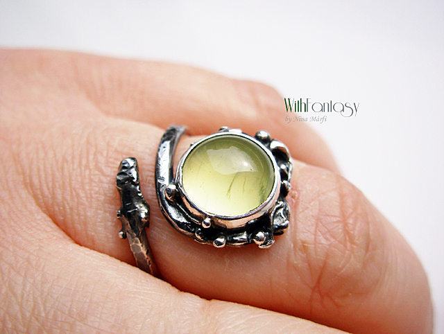 Little branch with prehnite (ring)