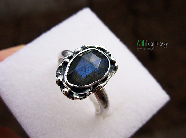 Éjszaka a kertben II (labradorit)