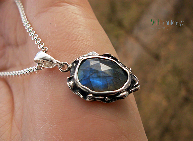 Éjszaka a kertben (labradorit)