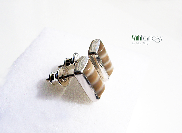 Geometria csíkos kovakővel