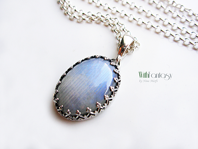 Royal holdkővel III