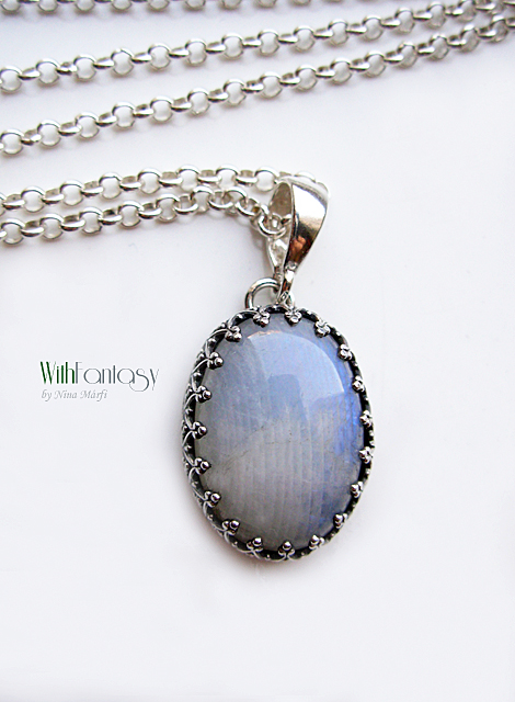 Royal holdkővel III - Image 2